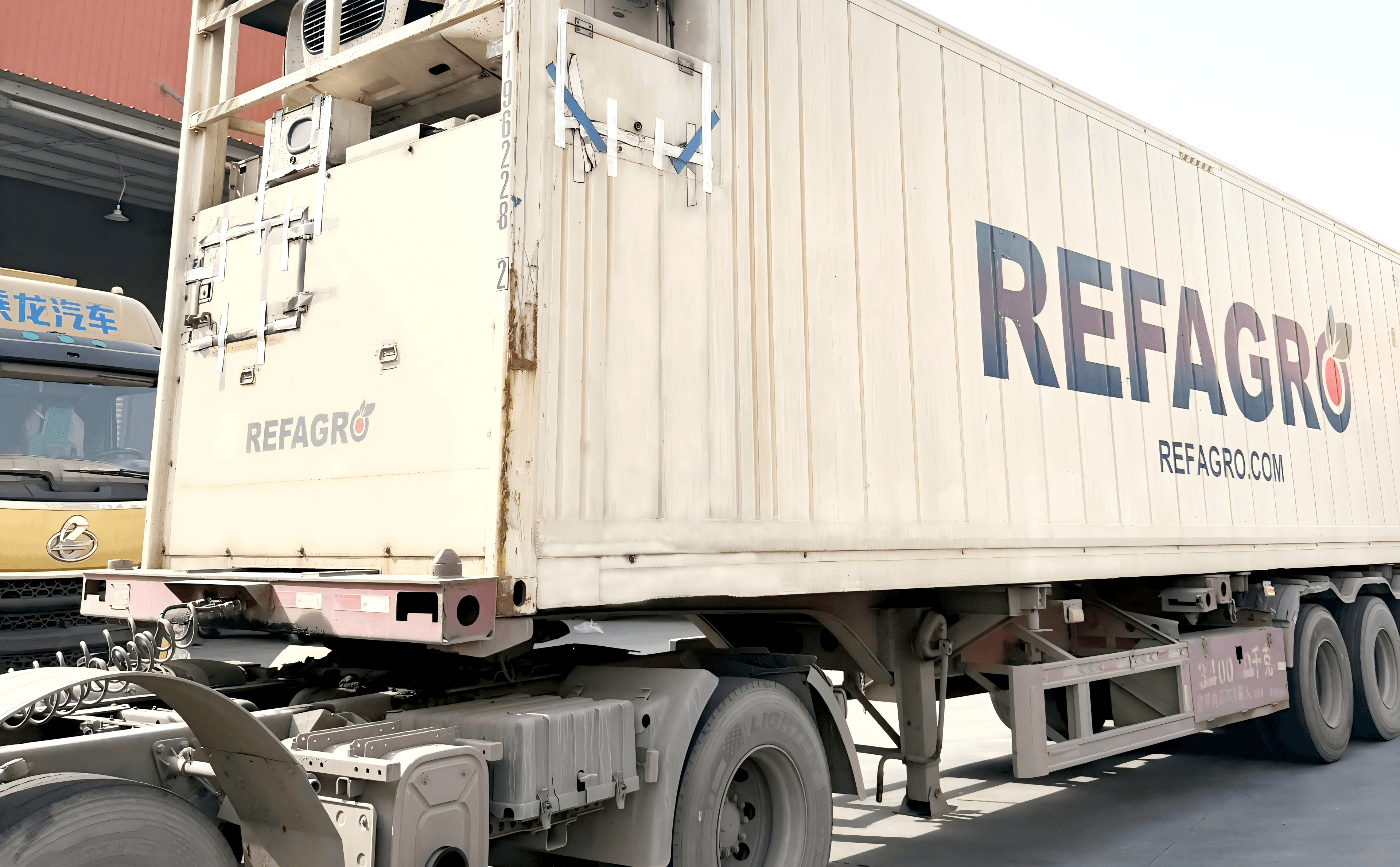 «Рефагротранс» начал доставлять в Китай товары компании «Самокат»